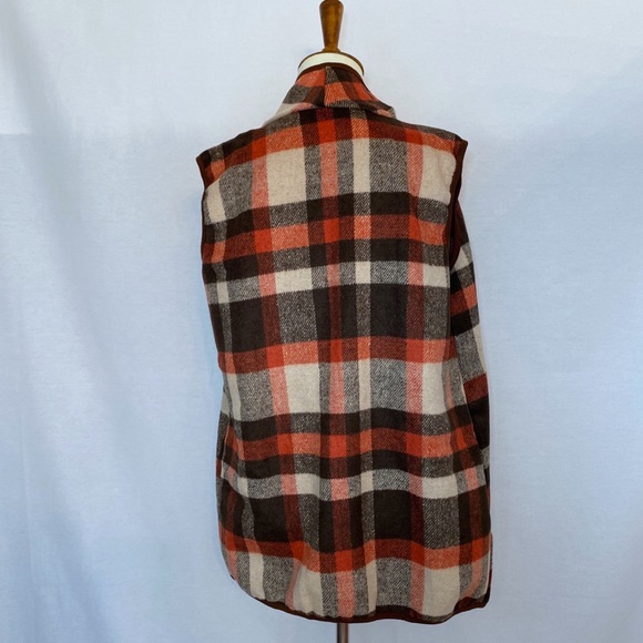 Buffalo Plaid Asymmetric Sleeveless Vest Cardigan - Picture 11 of 16